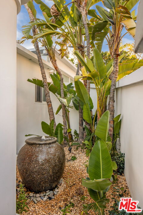 7924 Hillside Avenue Los Angeles, CA 90046 - Photo 31 of 37