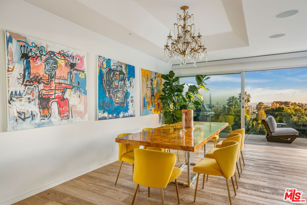 7924 Hillside Avenue Los Angeles, CA 90046 - Photo 5 of 37