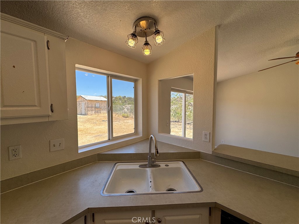 41251 Rope Road Hemet, CA 92544 - Photo 10 of 32 Kitchen Sink View