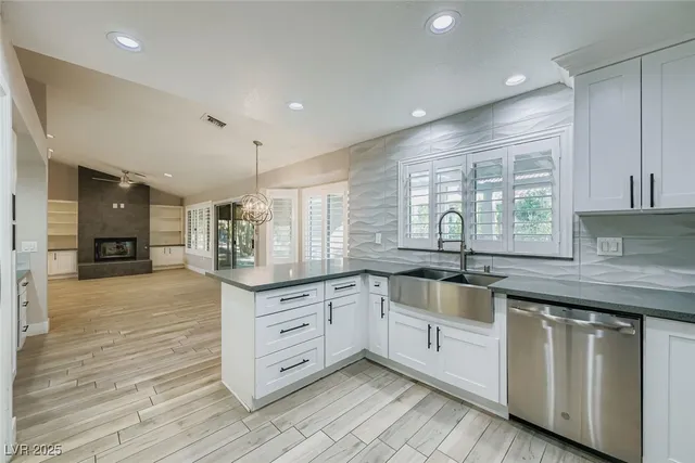 $2,500 | 9045 Firebird Drive, Las Vegas, NV 89134