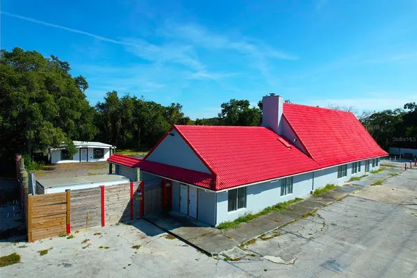 a view of a backyard with sitting area
