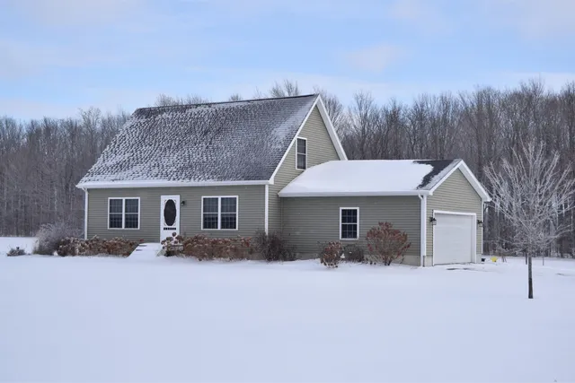 $435,000 | 86 Reynolds Road, Grand Isle, VT 05458