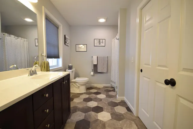 $435,000 | 86 Reynolds Road, Grand Isle, VT 05458