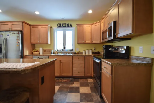 $435,000 | 86 Reynolds Road, Grand Isle, VT 05458