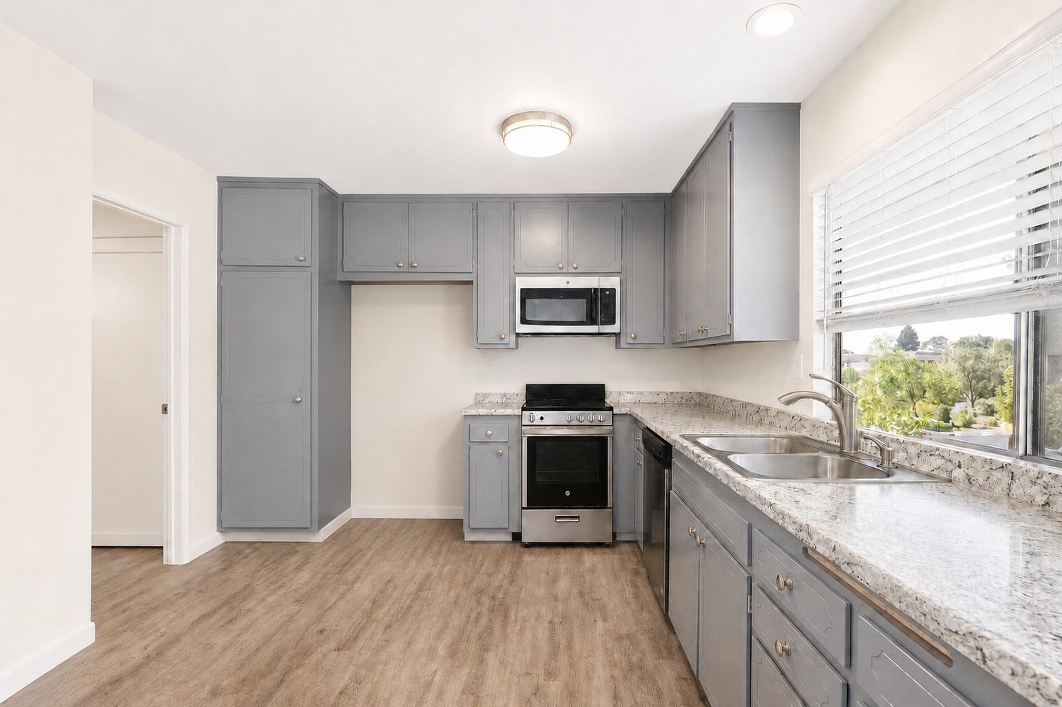 452 Linfield Place, Unit G Goleta, CA 93117 - Photo 10 of 22 Kitchen