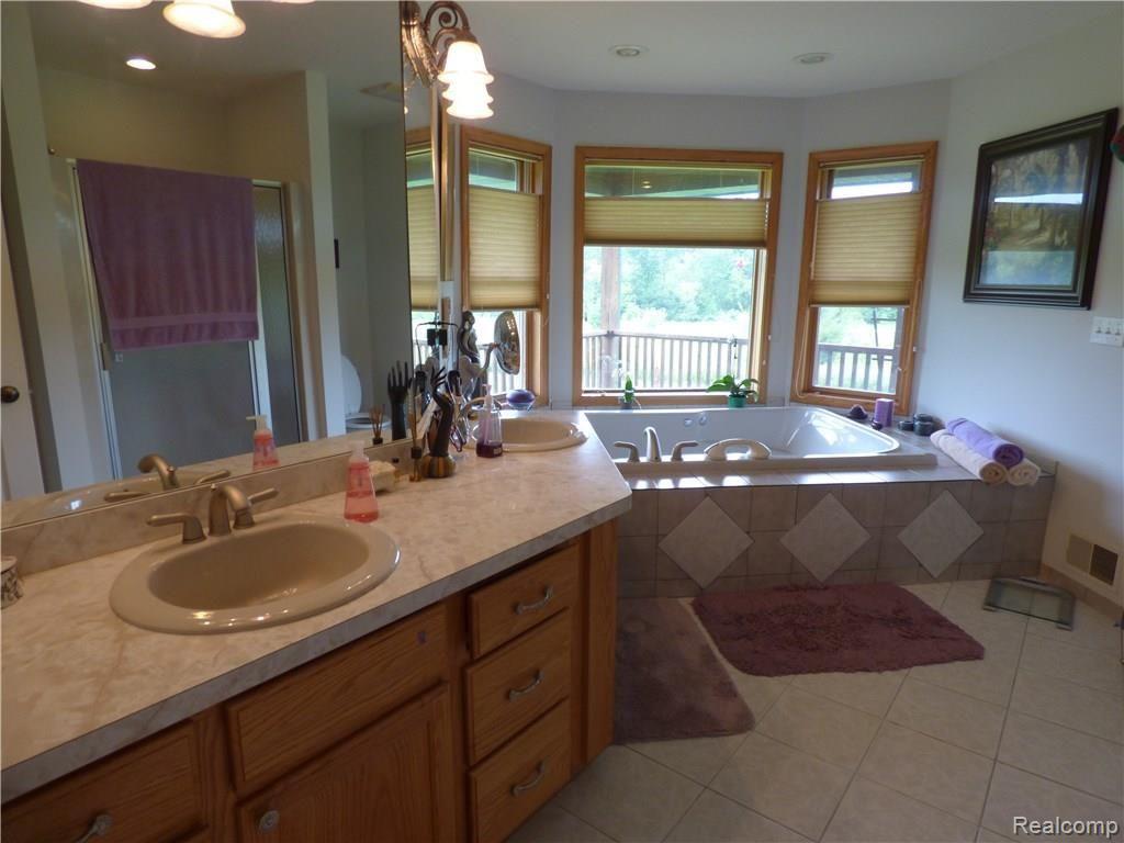 8345 Linden Road Fenton, MI 48430 - Photo 19 of 29 P1020375.JPG