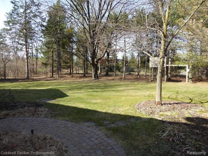 647 East Gunn Road Rochester, MI 48306 - Photo 21 of 37 66595233-e89c-48b4-b354-f51f2c5fffd0.jpg