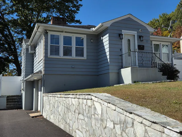 $284,900 | 17 Capitol Avenue, Waterbury, CT 06705