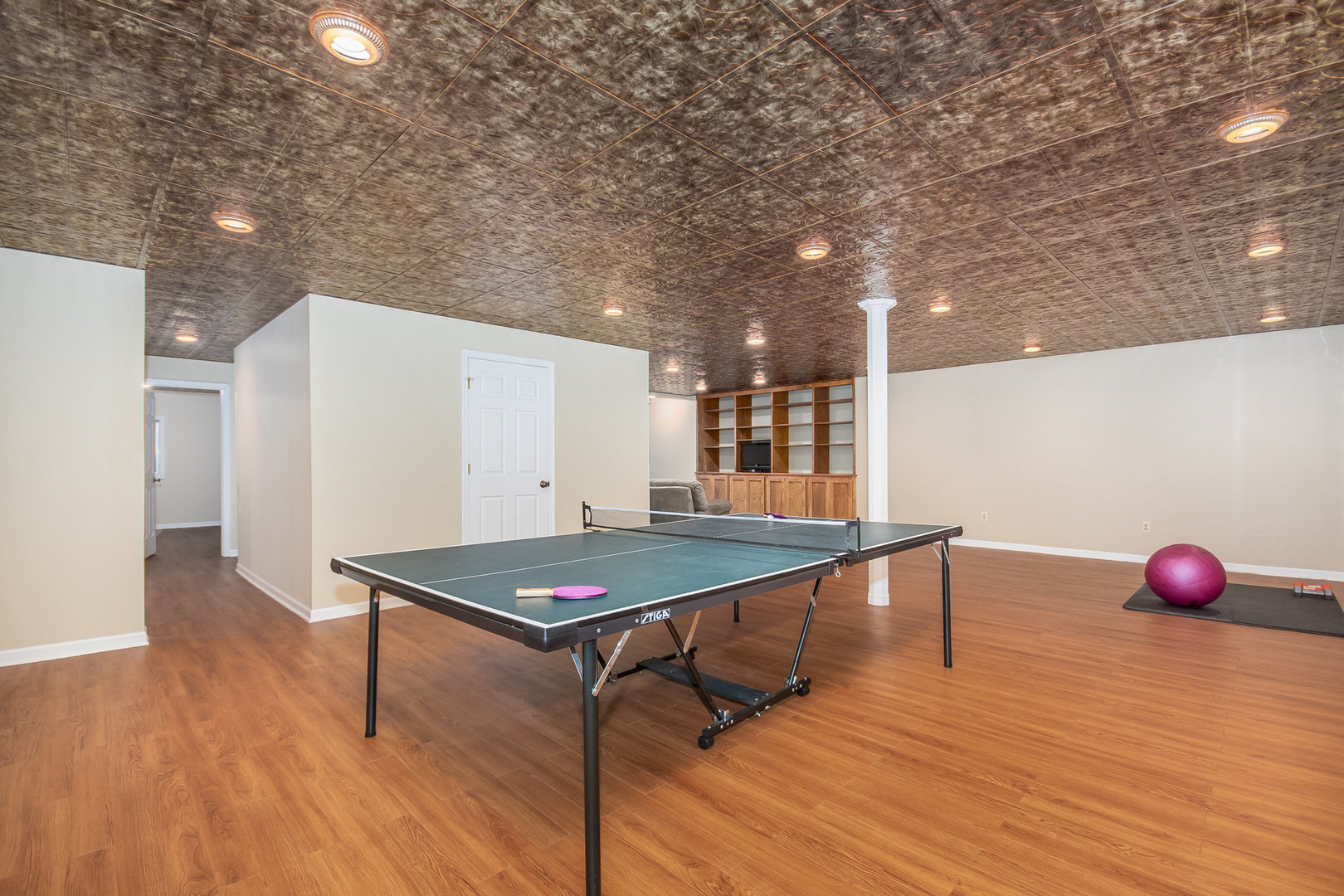 712 Eagle Brook Lane Naperville, IL 60565 - Photo 30 of 40 a room with furniture and wooden floor