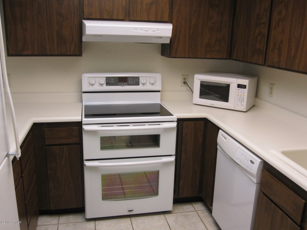202 East Ruth Avenue, Unit 4 Phoenix, AZ 85020 - Photo 2 of 13 Kitchen with all appliances