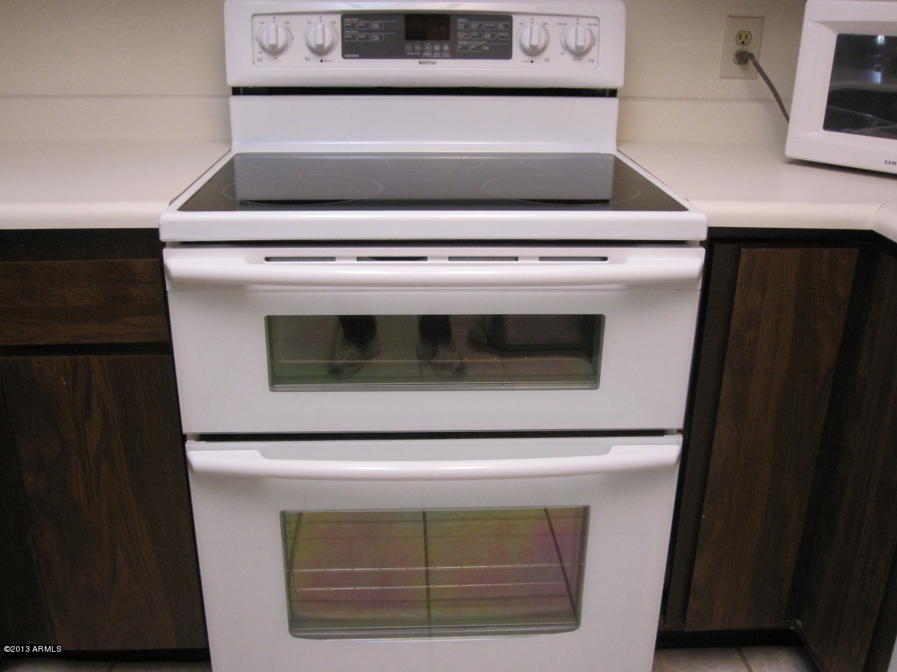 202 East Ruth Avenue, Unit 4 Phoenix, AZ 85020 - Photo 4 of 13 Stove with double oven - 2012