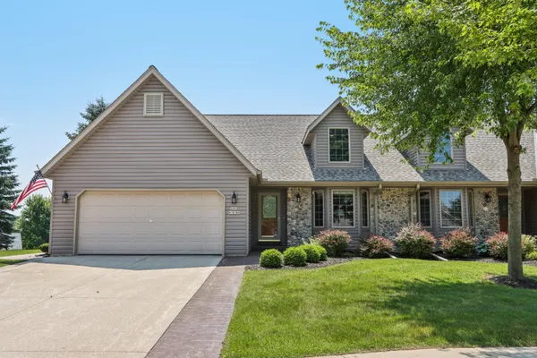$454,900 | W203N16184 Pin Oak Circle, Jackson, WI 53037