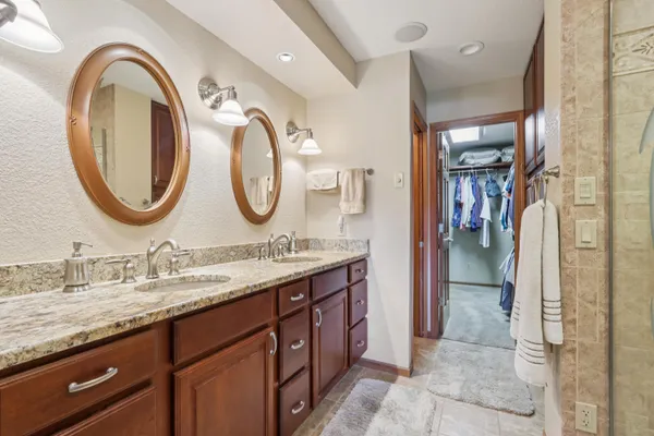 $449,900 | W203N16184 Pin Oak Circle, Jackson, WI 53037