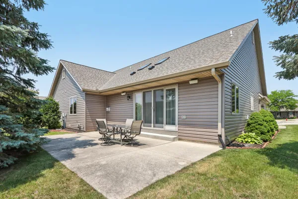 $454,900 | W203N16184 Pin Oak Circle, Jackson, WI 53037