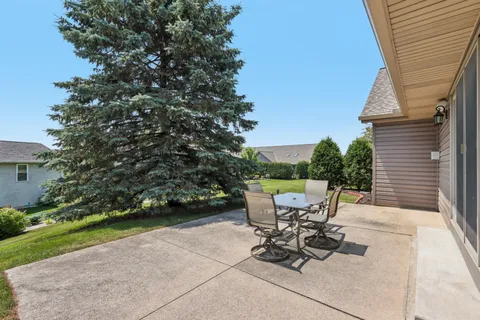 $454,900 | W203N16184 Pin Oak Circle, Jackson, WI 53037