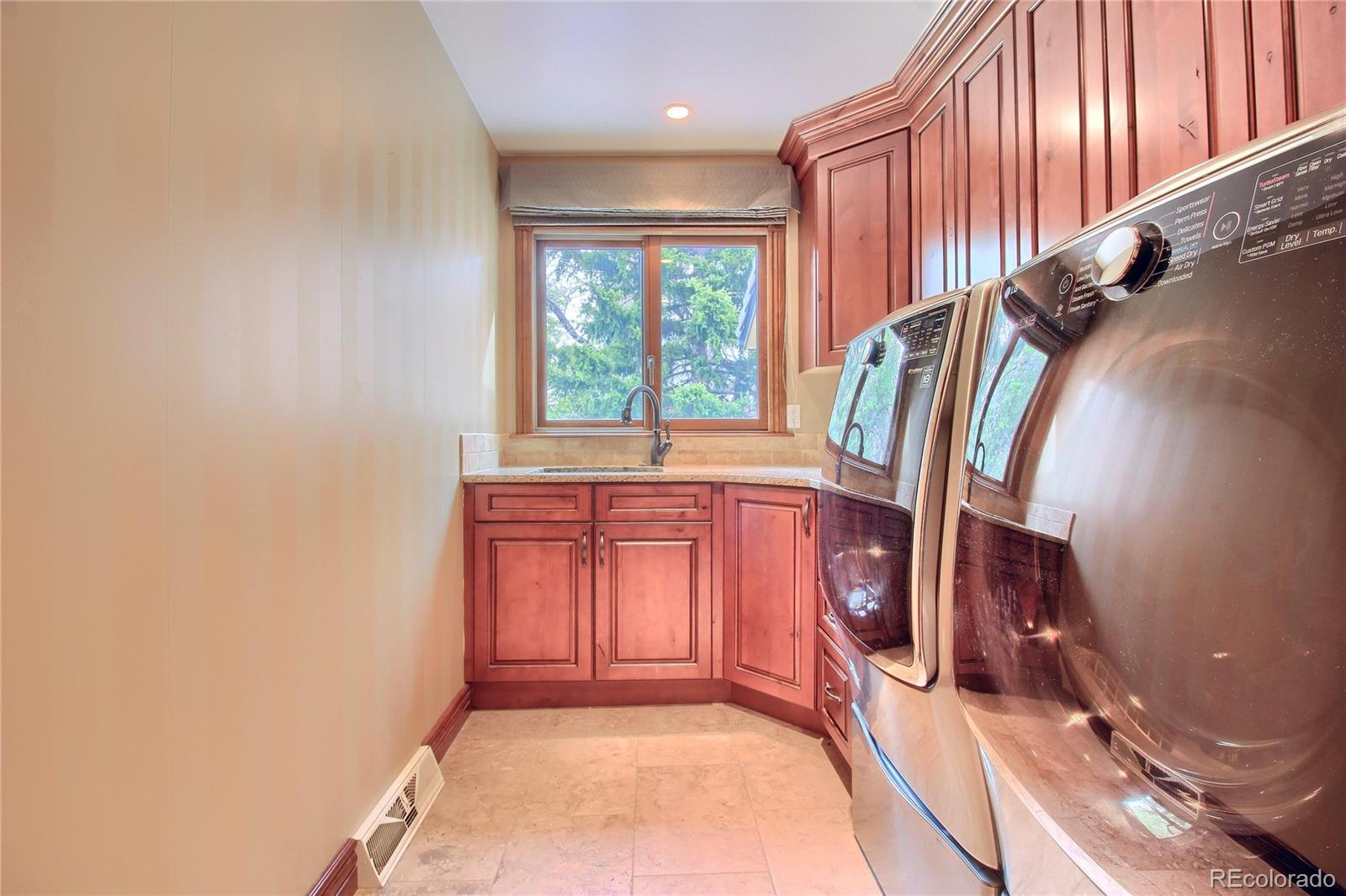 5661 West Lakeridge Road Lakewood, CO 80227 - Photo 28 of 35 a view of a hallway with windows