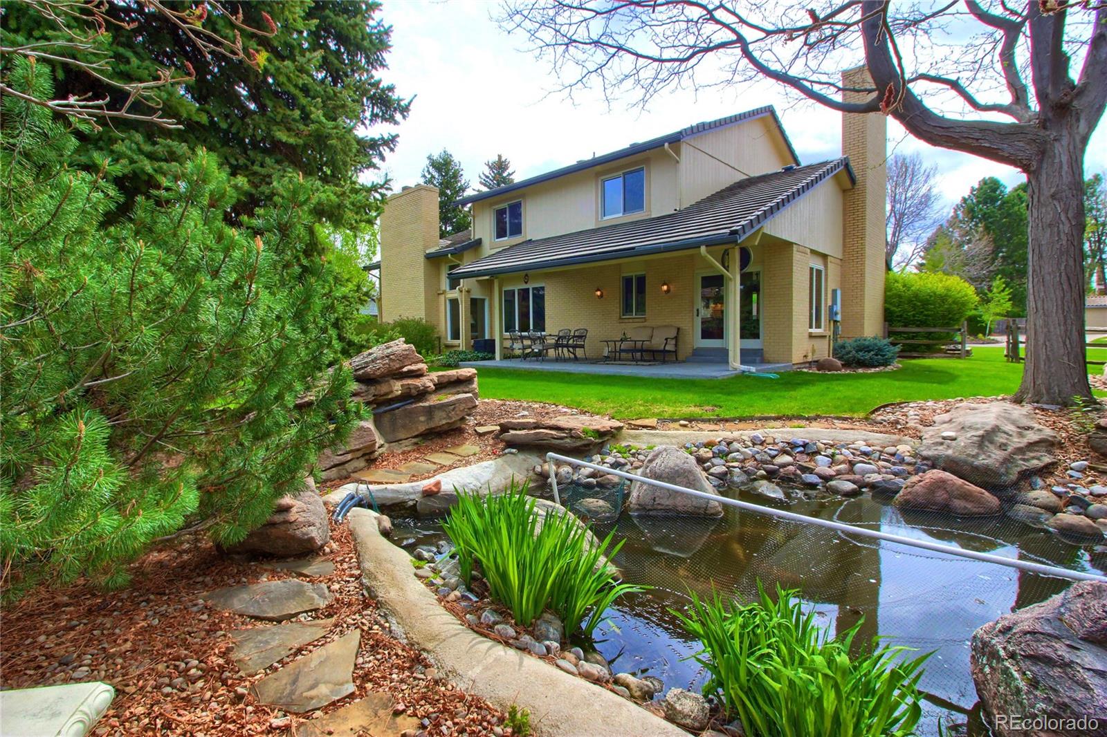 5661 West Lakeridge Road Lakewood, CO 80227 - Photo 30 of 35 a front view of a house with garden