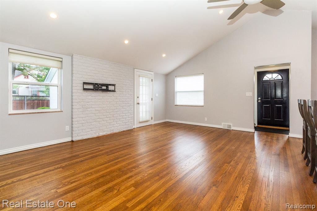 1433 Courtland Boulevard Rochester Hills, MI 48307 - Photo 6 of 35