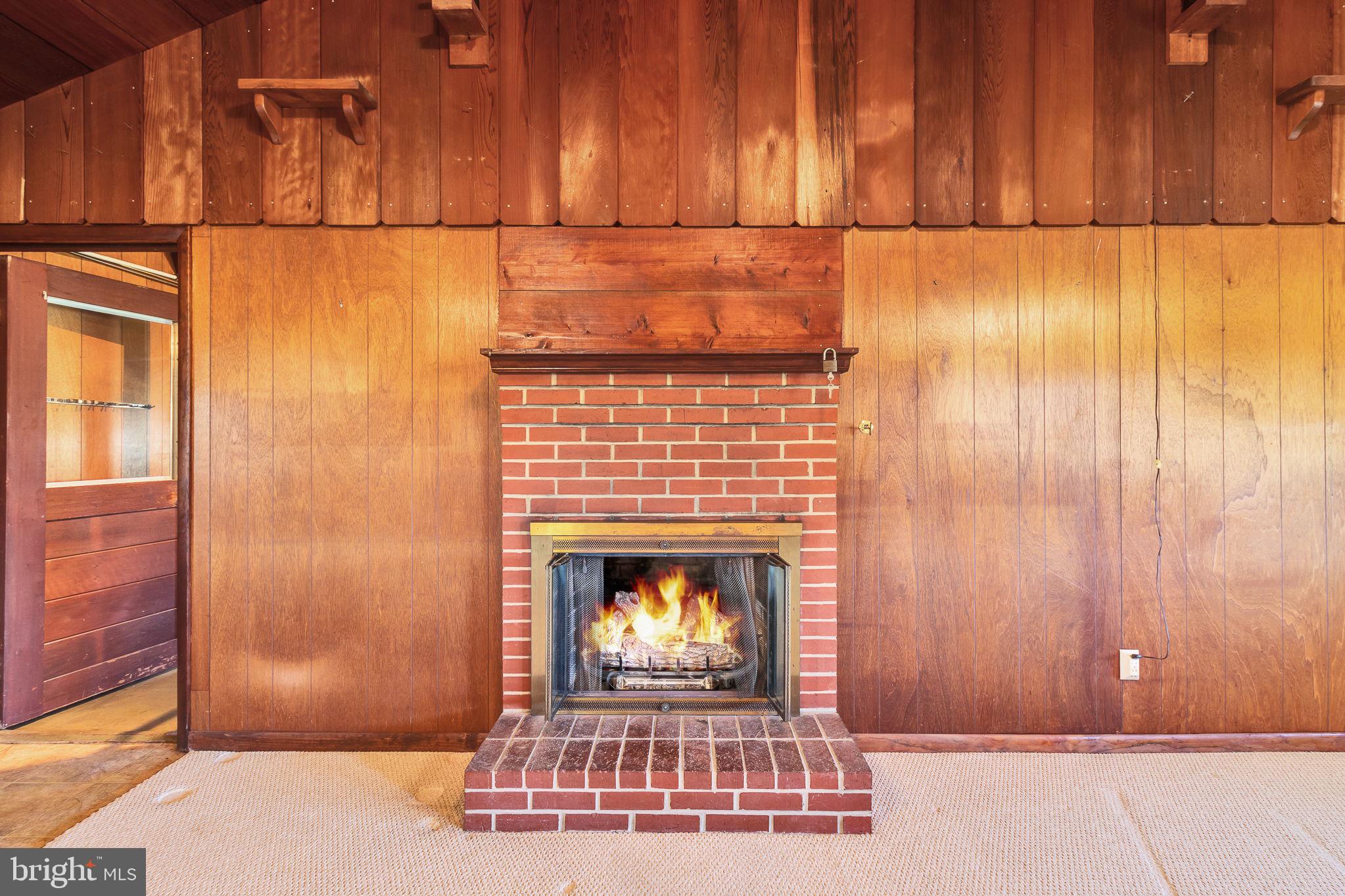 305 Colieville Lane Reedville, VA 22539 - Photo 4 of 49 Cozy warmth in a rustic retreat.