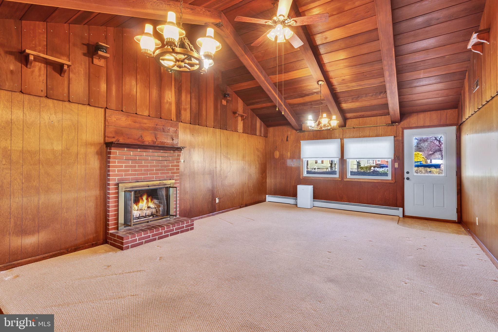 305 Colieville Lane Reedville, VA 22539 - Photo 5 of 49 Cozy retreat with rustic charm.