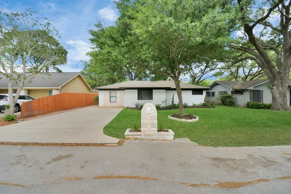 $1,900 | 1906 Airline Drive, Katy, TX 77493