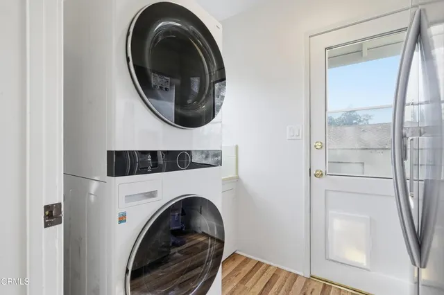 a view of livingroom with washer and dryer