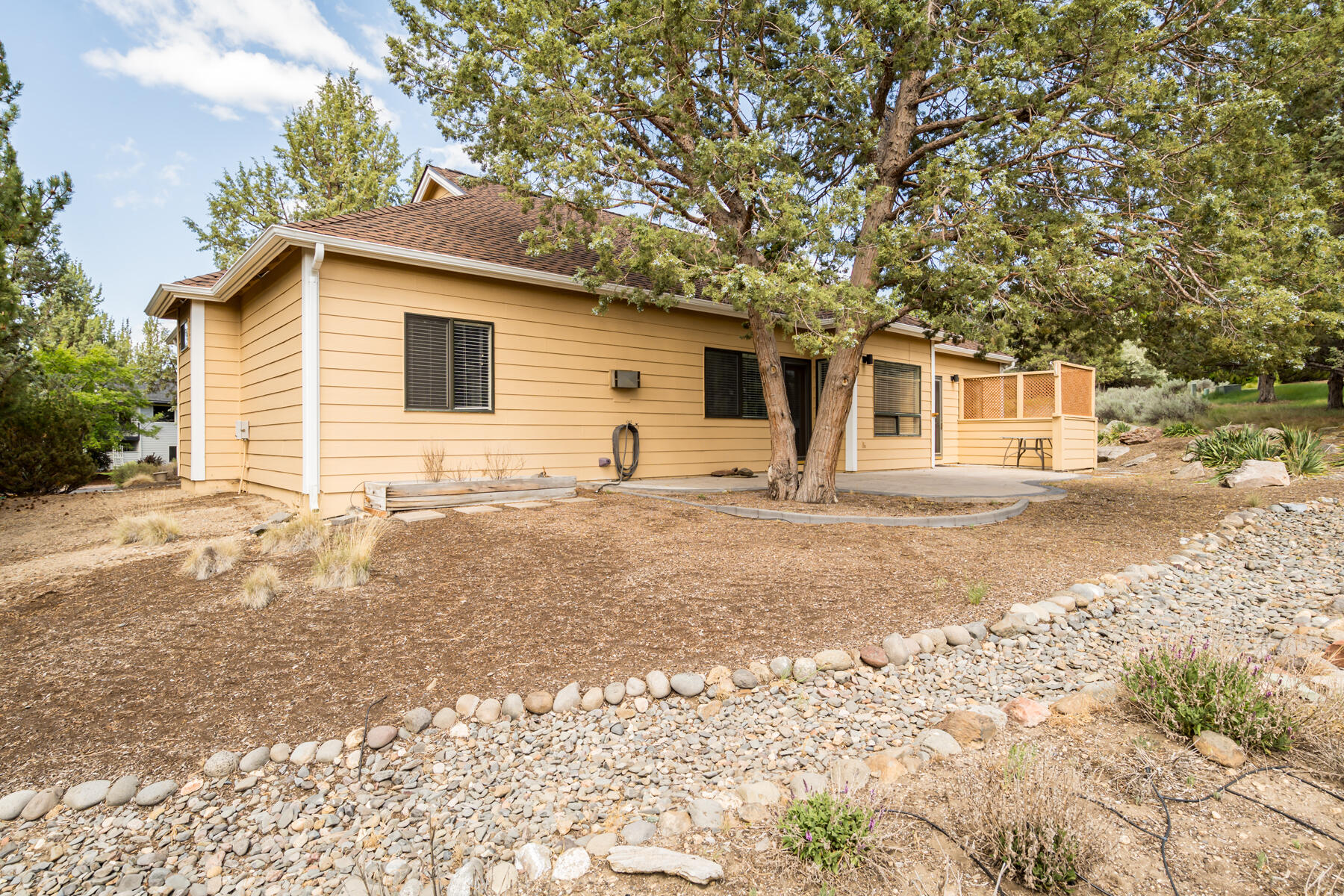 2125 Condor Drive Redmond, OR 97756 - Photo 38 of 42 JH5_4012