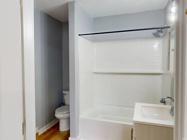 $90,000 | 909 1/2 East Lake Street, Summitville, IN 46070