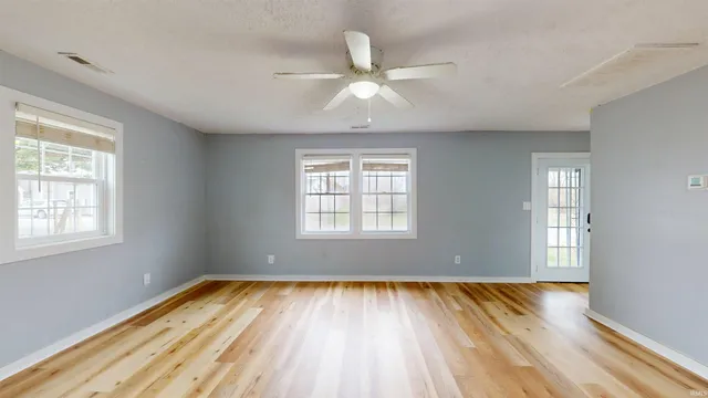 $90,000 | 909 1/2 East Lake Street, Summitville, IN 46070