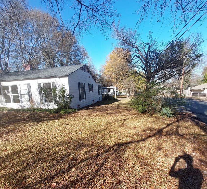 2131 Hubbard Street Paris, TX 75460 - Photo 2 of 14 a view of house with backyard and tree