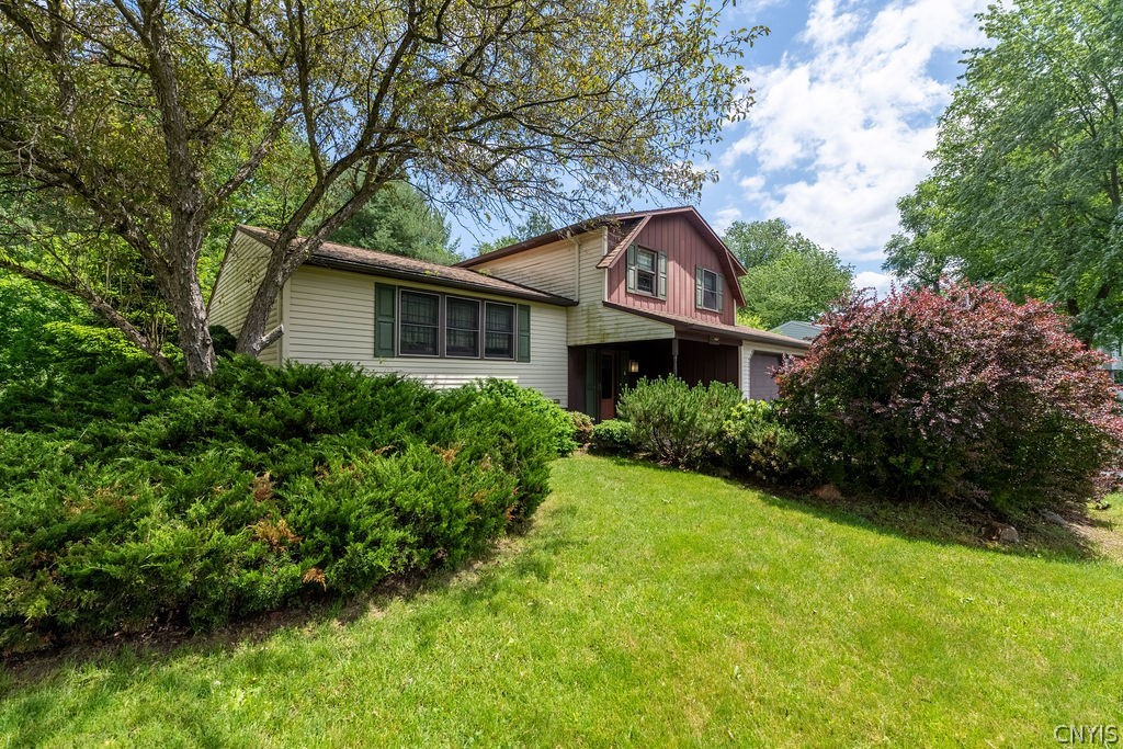 8099 Princess Path Liverpool, NY 13090 - Photo 3 of 43 Gallery Image 3