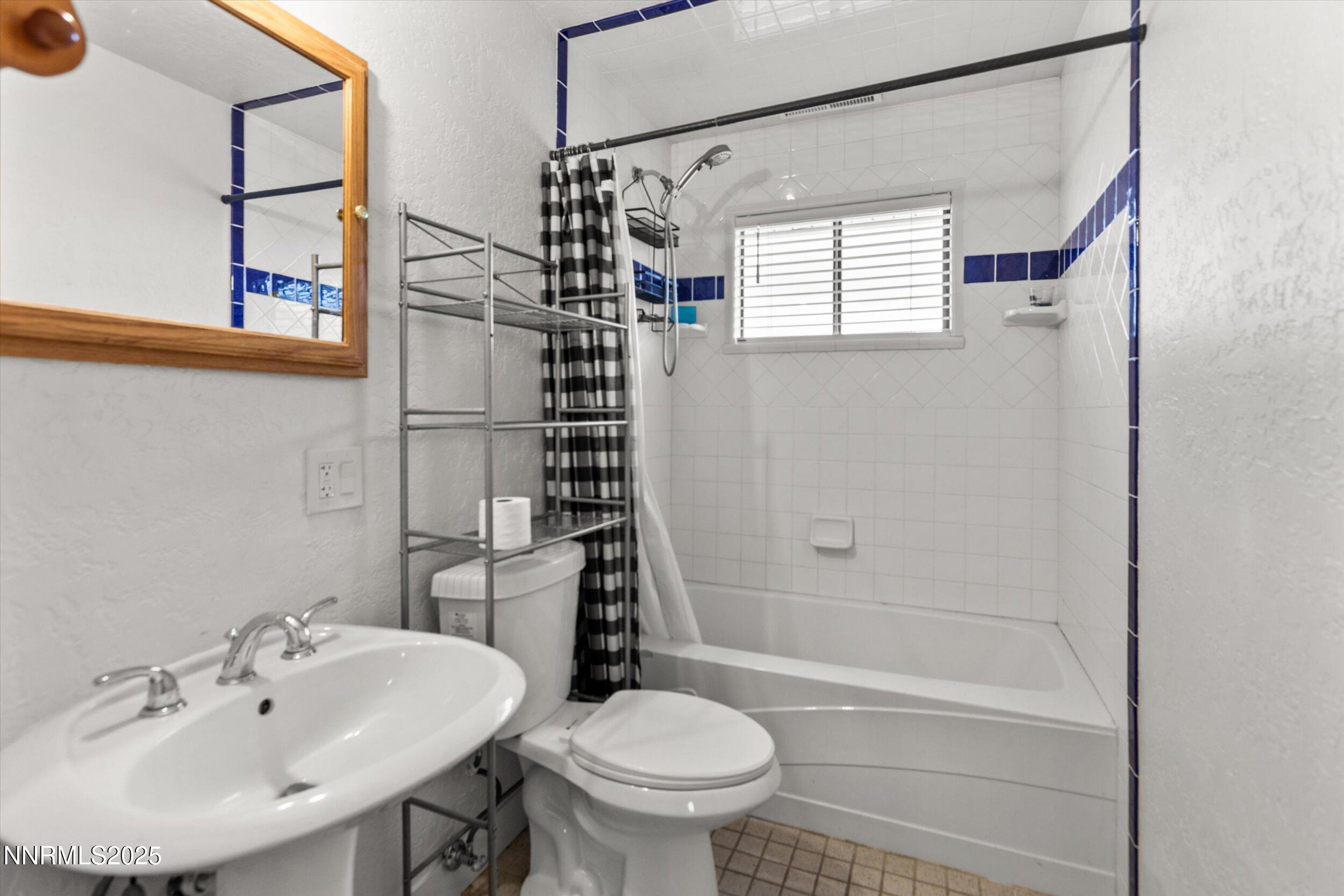 11360 Fir Drive Reno, NV 89506 - Photo 14 of 33 Hall Bathroom