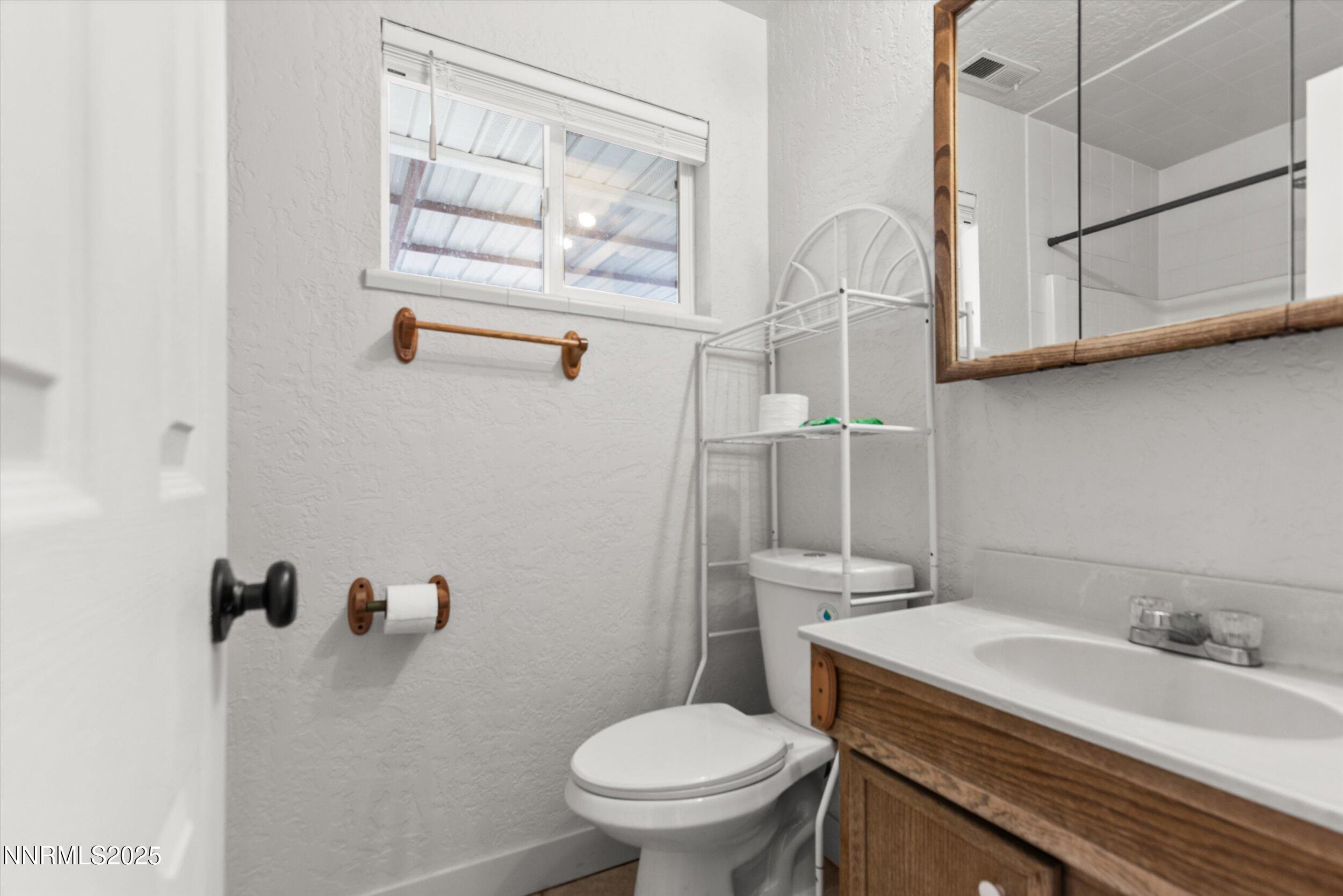 11360 Fir Drive Reno, NV 89506 - Photo 9 of 33 Bathroom