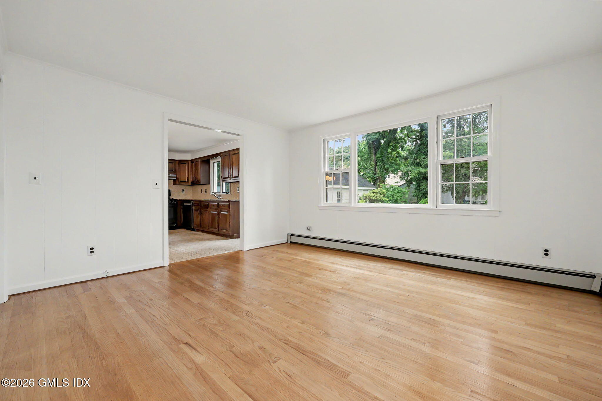31 Hassake Road Old Greenwich, CT 06870 - Photo 7 of 21 Spacious family rm off kitchen