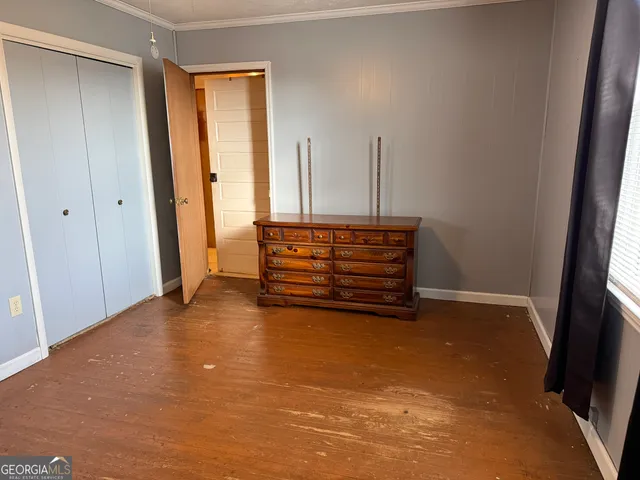 view of a bathroom with sink and mirror
