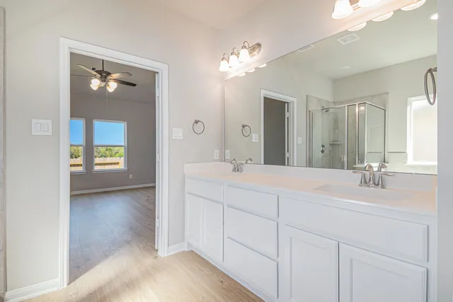 a en suite bathroom with a double vanity sink and mirror