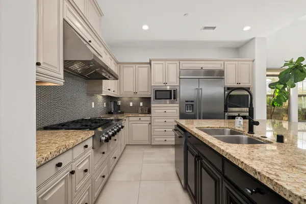 $9,500 | 80450 Platinum Way, La Quinta, CA 92253