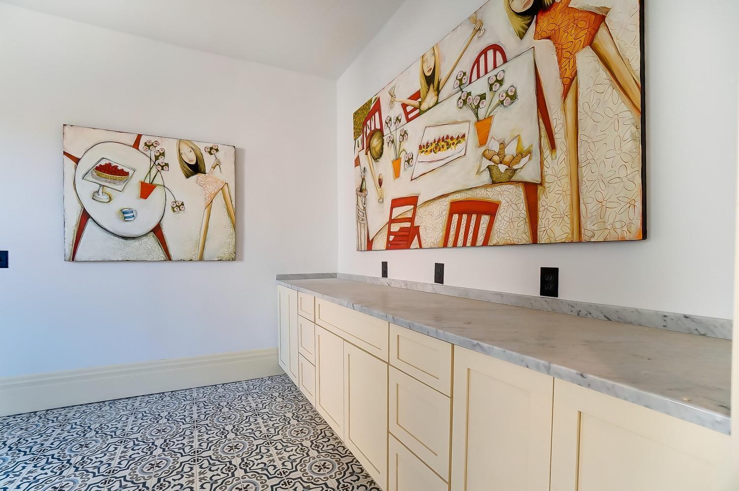 3891 Reading Road Cincinnati, OH 45229 - Photo 15 of 42 Gallery Image 15