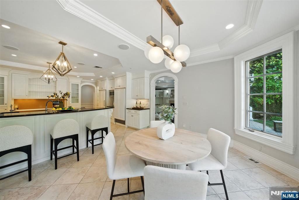 121 Churchill Road Tenafly, NJ 07670 - Photo 5 of 49