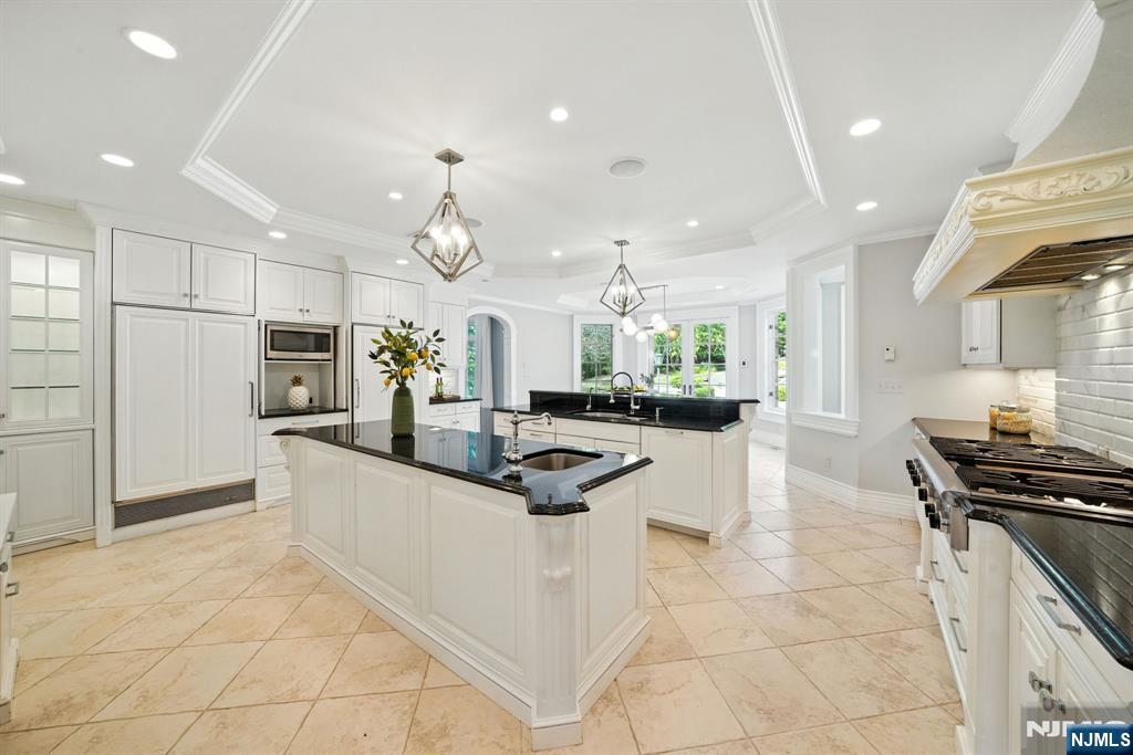 121 Churchill Road Tenafly, NJ 07670 - Photo 7 of 49