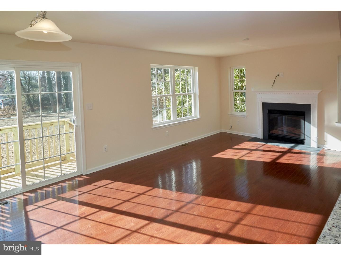 566 Sunset Avenue Maple Shade, NJ 08052 - Photo 3 of 25 Gallery Image 3