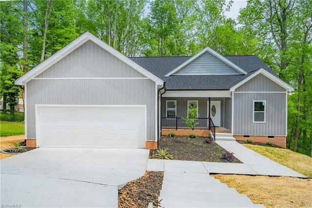 $2,350 | 6 Teaberry Court, Greensboro, NC 27455