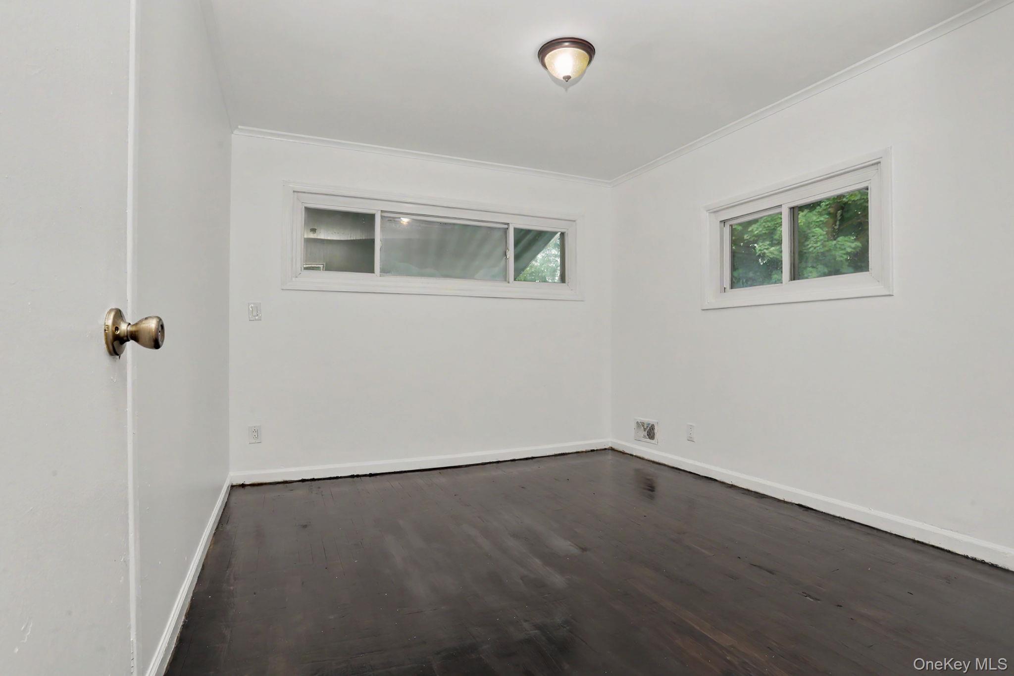 376 County Center Road White Plains, NY 10603 - Photo 17 of 40
