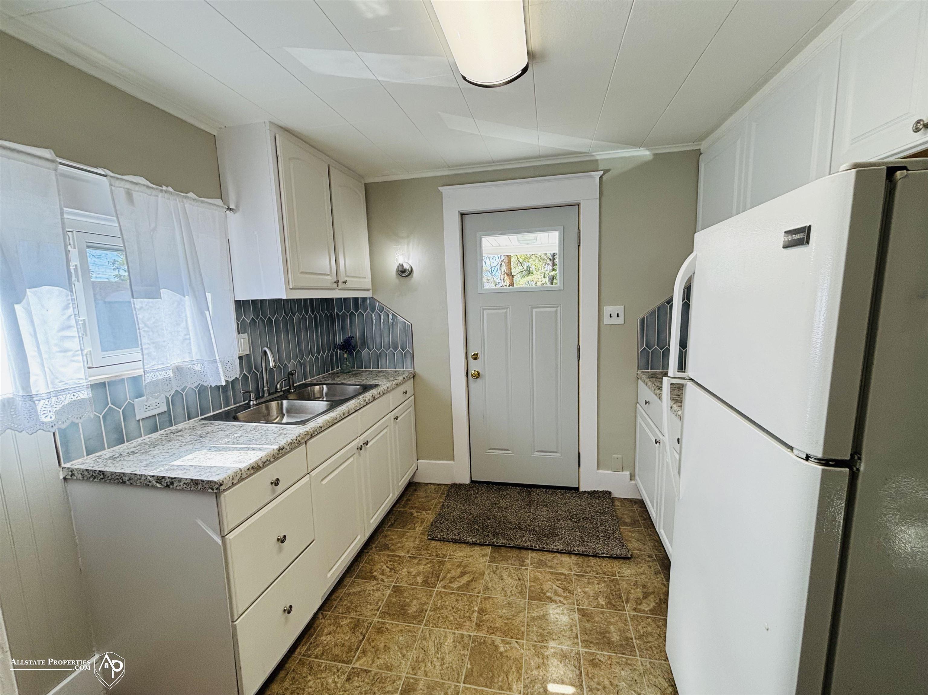 304 South State Road Davison, MI 48423 - Photo 4 of 22