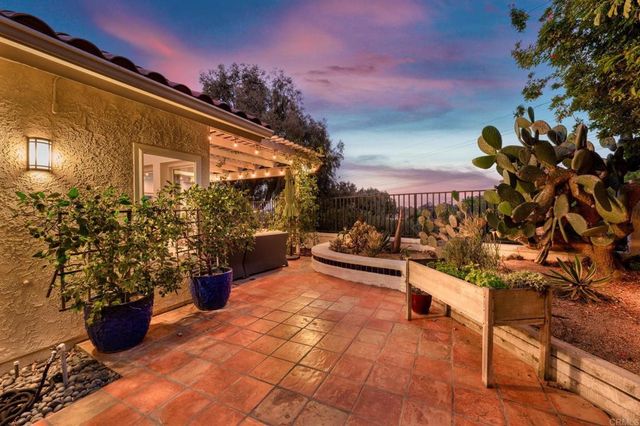 $2,000,000 | 1153 Via Montecito, Encinitas, CA 92024