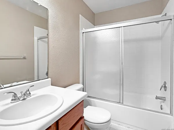 $1,675 | 10015 Red Iron Creek, Converse, TX 78109