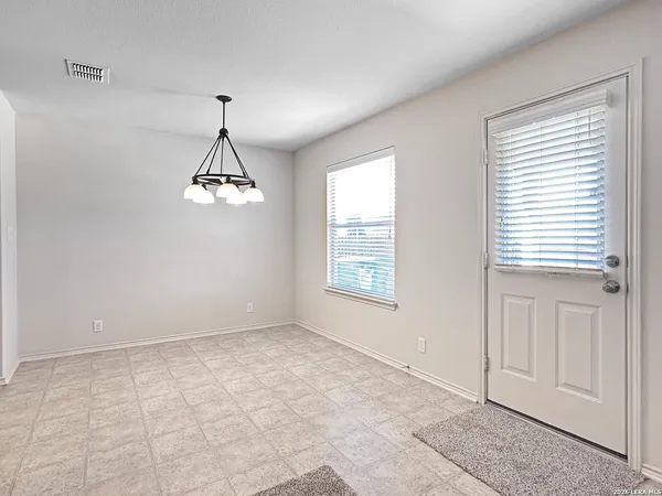 $1,675 | 10015 Red Iron Creek, Converse, TX 78109