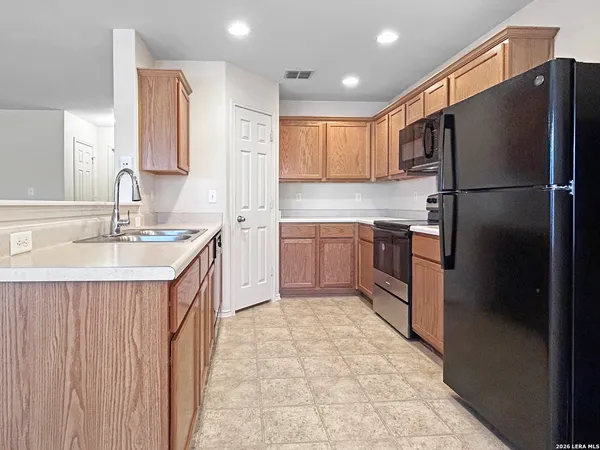 $1,675 | 10015 Red Iron Creek, Converse, TX 78109