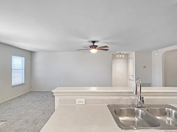 $1,675 | 10015 Red Iron Creek, Converse, TX 78109