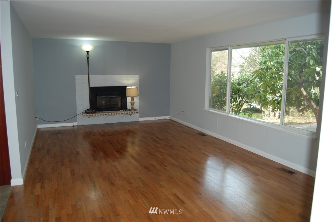 18256 Southeast 136th Street Renton, WA 98059 - Photo 3 of 13 Gallery Image 3